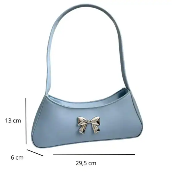 Ljusblå handväska med silverfärgad bukett, storlek 29,5x13x6 cm.