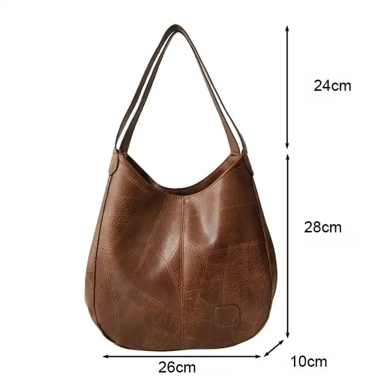 Metallic hobo väska i brunt läder med mått 24x28x26 cm.