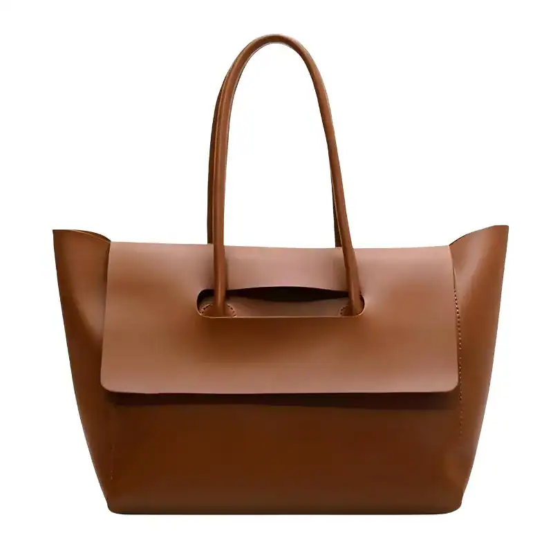 Mörkbrun shopper axelväska, elegant läderhandväska med höga handtag och minimalistisk design.