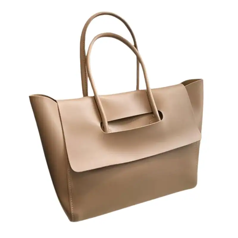 Mörkbrun shopper axelväska, elegant handväska med höga handtag och minimalistisk design.