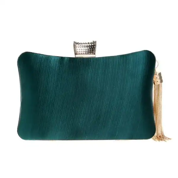 Mörkgrön festclutch med pärlbesatt handtag och guld tasslar.