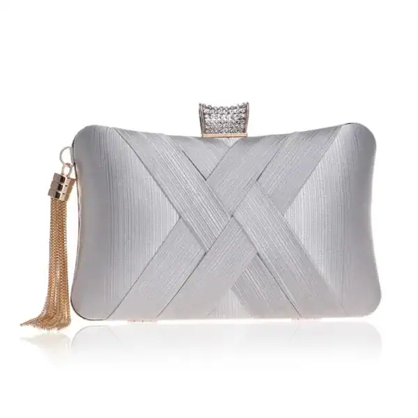 Mörkgrön festclutch med kristallbesatt handtag och gyllene tasslar.