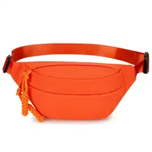 Orange nylon midjeväska med svart plastficka och hängande snöre.