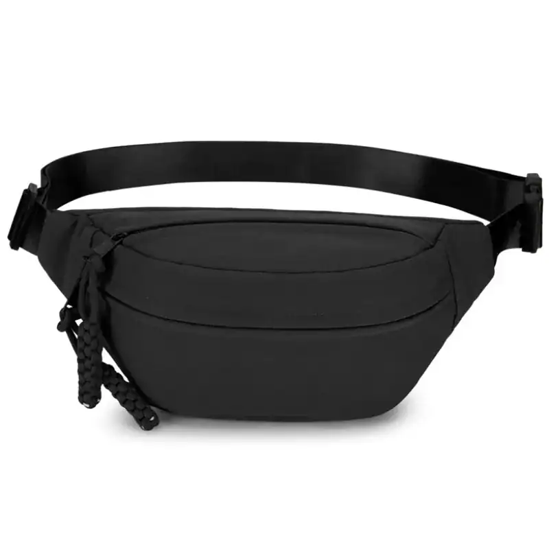 Svart nylon midjeväska med justerbar rem och dragkedja.