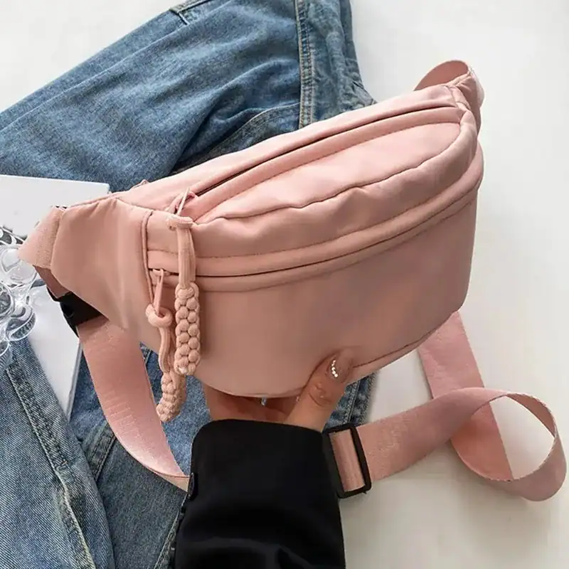 Orange nylon midjeväska med rosa detaljer och kedja, bära runt midjan.