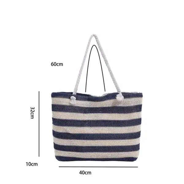 Randig strandväska med blå och vit rand, storlek 60x40x32 cm.