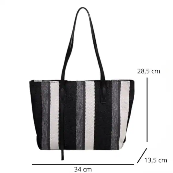 Randig svartvit shoppingväska med mått 34x28,5x13,5 cm.