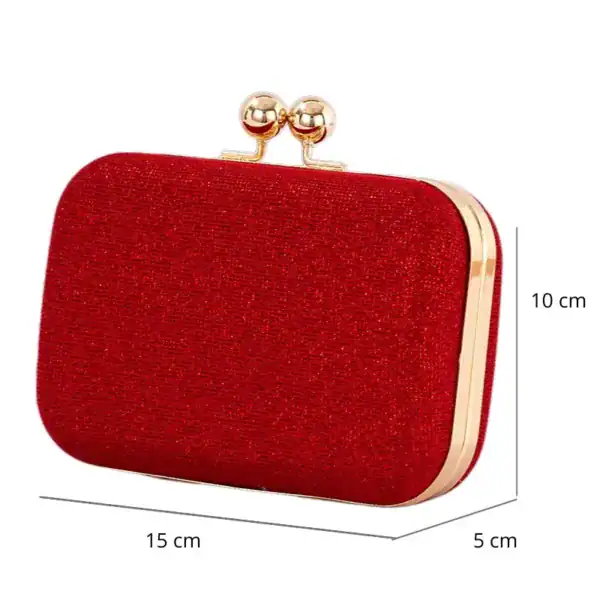 Röd glitterclutch med guldaktig klicklås, 15x10 cm, perfekt för festliga tillfällen.