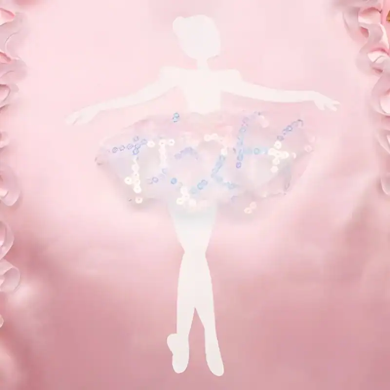Rosa dansryggsäck med glittrande kjol och ballerina-silhuett.