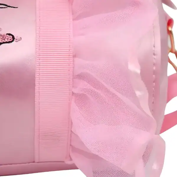 Rosa dansväska för barn med tull och broderi.