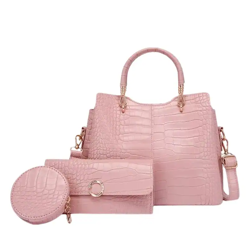 Rosa krokodilmönstrad väskset med handväska, plånbok och plånboksmall.
