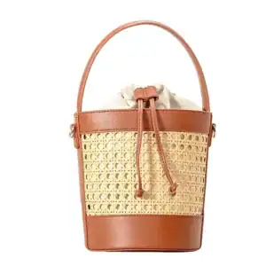 Rottingväska med axelrem, läder och rör, sommarväska, bucket bag.