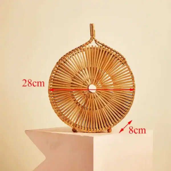 Rund bambuväska, 28 cm diameter, handgjord, naturlig färg, trendig axelväska.