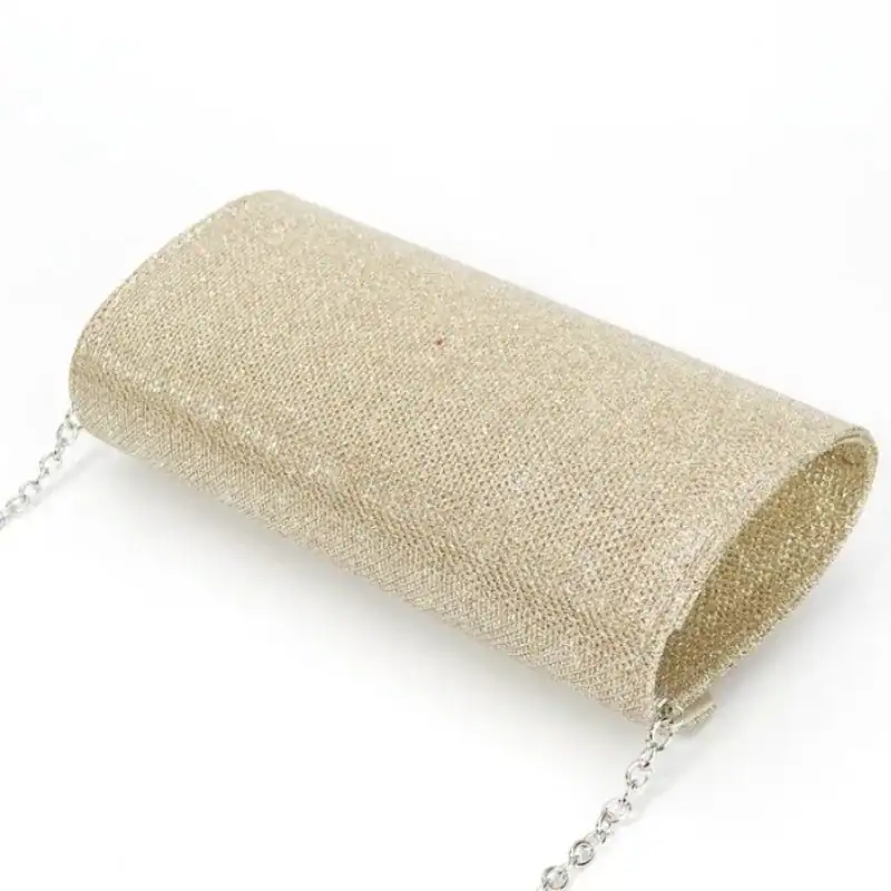 Silver glitter clutch med kedja, eleganta kvällsaxelväska med glittrig textur och silverkedja.