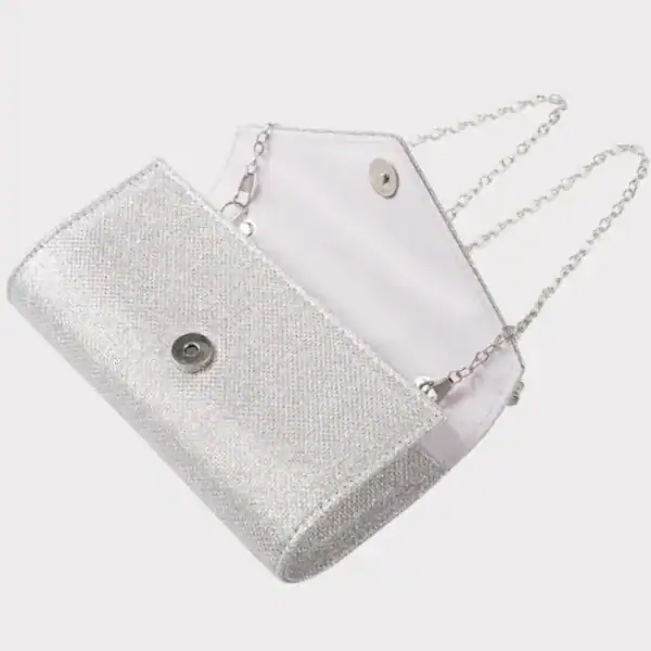 Silver glitter clutch med kedja, elegant axelväska för kvällsklänning.