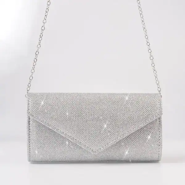 Silver glitter clutch med kedja, elegant axelväska för fest och kväll.