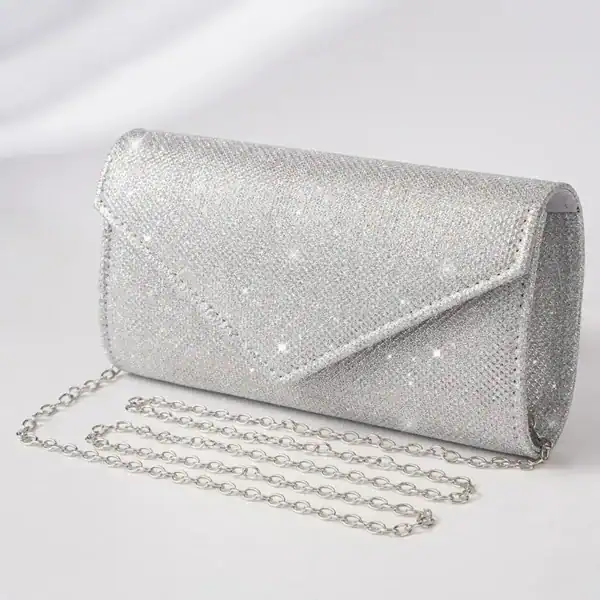 Silver glitter clutch med kedja, eleganta kvällsaxelväska med glittrande yta och kedjehållare.