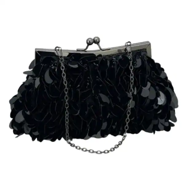 Svart silverpläterad clutch med pärlor och kedja, perfekt för festliga tillfällen.