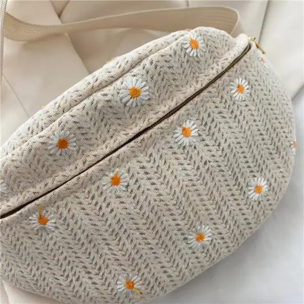 Stråmidjeväska med broderad kamomillmönster, beige färg, axelväska för kvinnor.