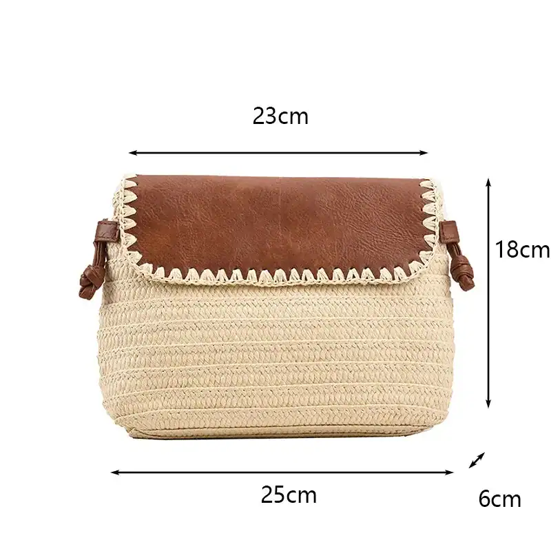 Stråväska med läderlock, beige färg, mätta dimensioner 25x18x6 cm.