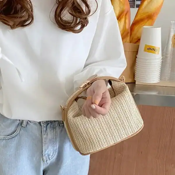 Stråväska med läderrem liten, handtag, sommarväska, modeaccessoarer.