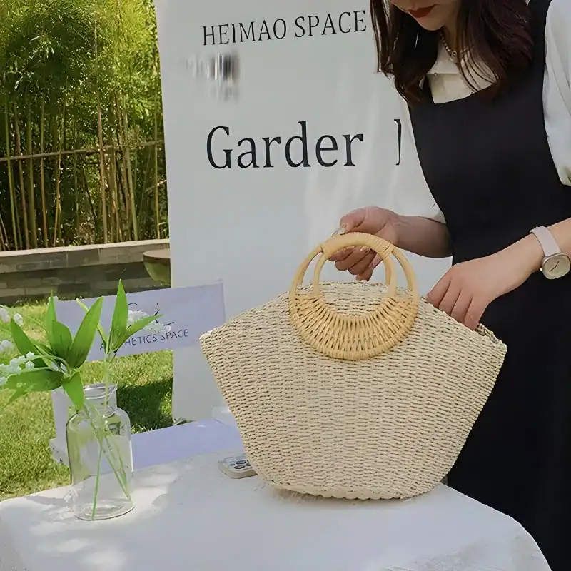 Stråväska med rundade handtag, sommarväska, strandväska, naturmaterial.