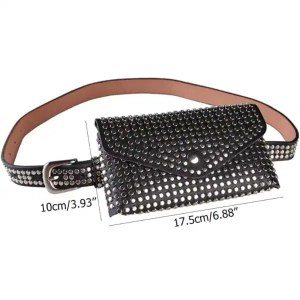 Svart bältesväska med nitar, studded leather waist bag, fashion accessory.