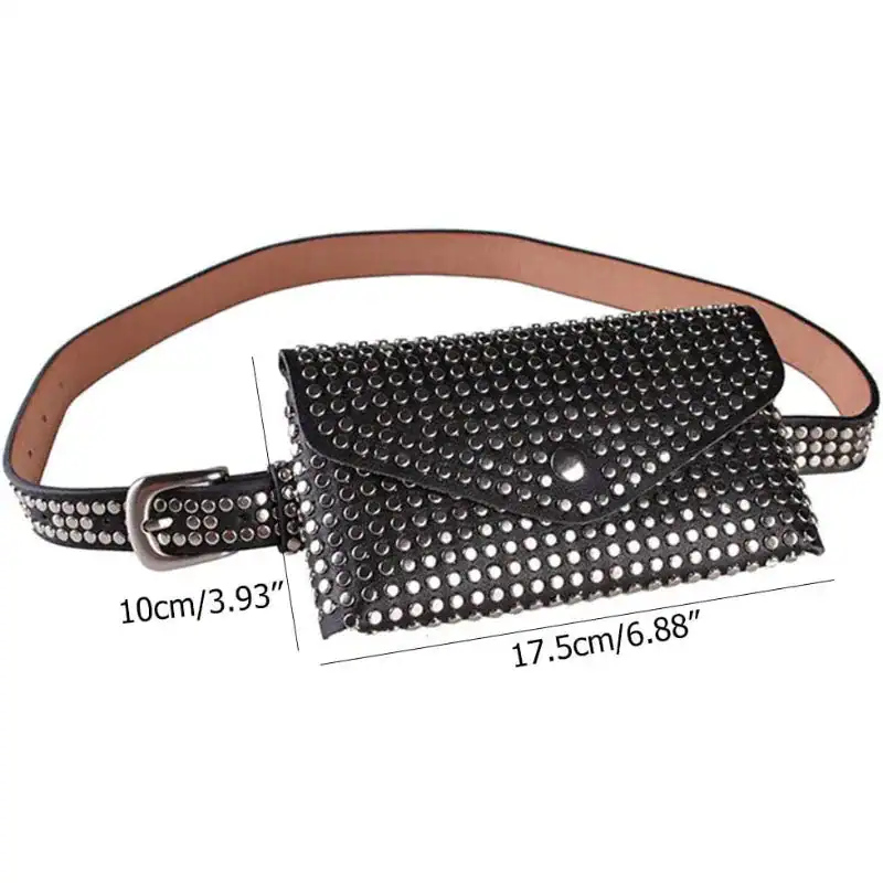 Svart bältesväska med nitar, studded leather waist bag, fashion accessory.