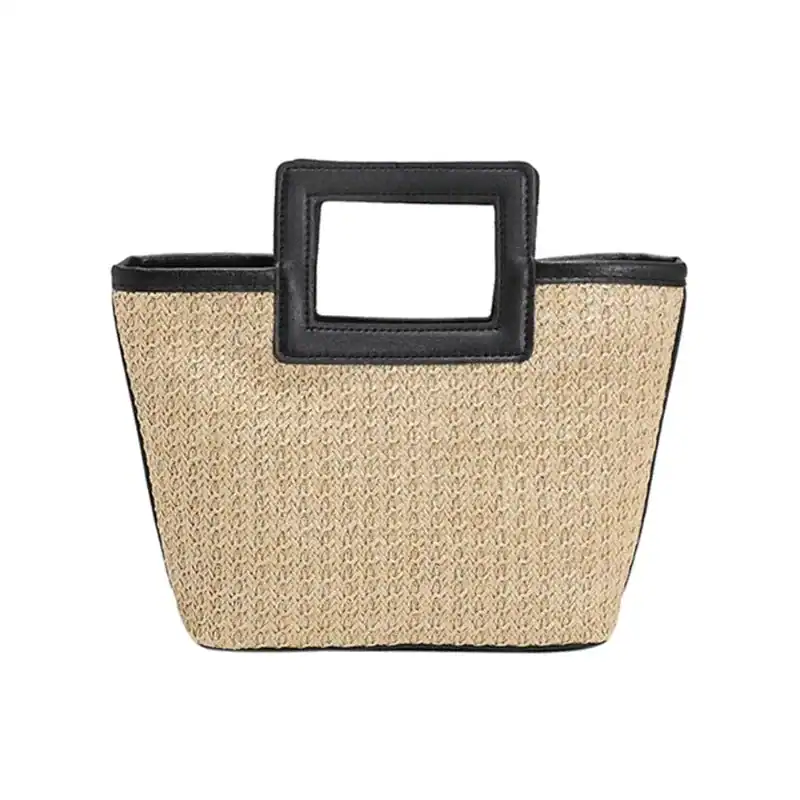 Svart beige flätad väska med kvadratisk handtag.
