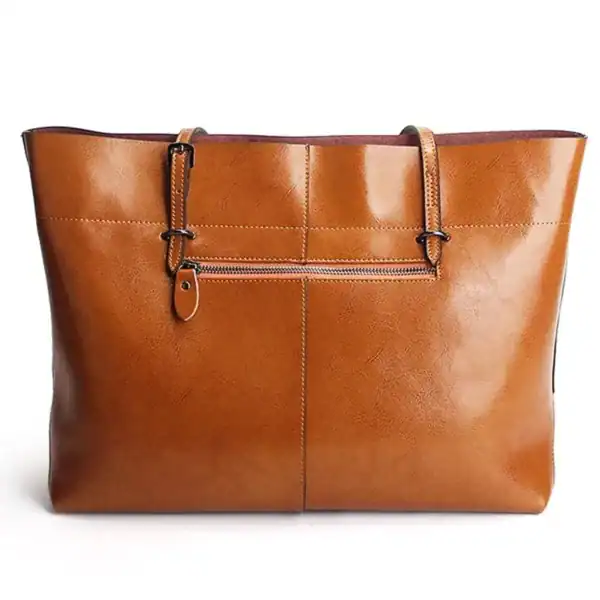 Svart mjuk shopper med läder, praktisk axelväska för vardag och arbete.
