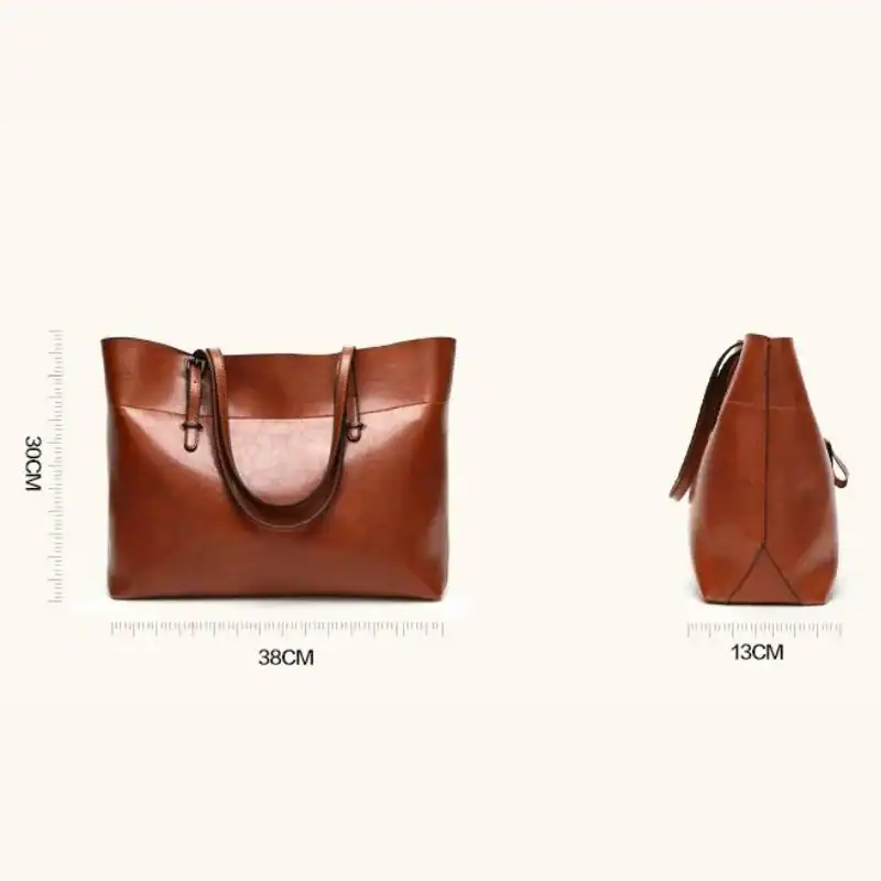Svart mjuk shopper med mått 38x30x13 cm, läderhandväska för vardag och shopping.