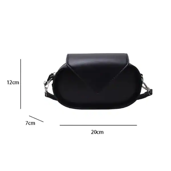 Svart oval axelremsväska med mått 20x12x7 cm, lämplig för vardag och städ.