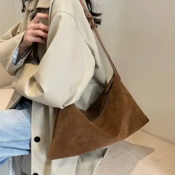 Svart sammetsclutch i läder, modeaccessoarer, trendig axelväska för kvinnor.