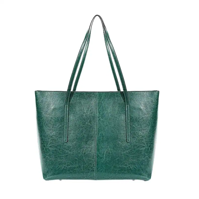 Svart tote shoppingväska med texturerat läder och dubbla handtag.