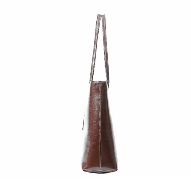 Svart tote shoppingväska med långt handtag och strukturerad design.