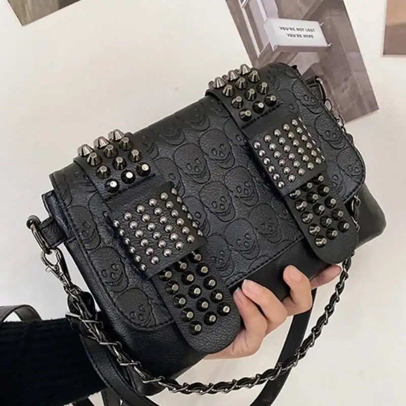 Svart Axelväska med nitar och dödskalle, studded skulldesign, modeväska.