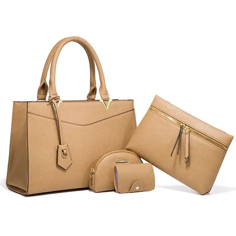 Svart väskset fyra delar, elegant handväskor och tillbehör i beige.