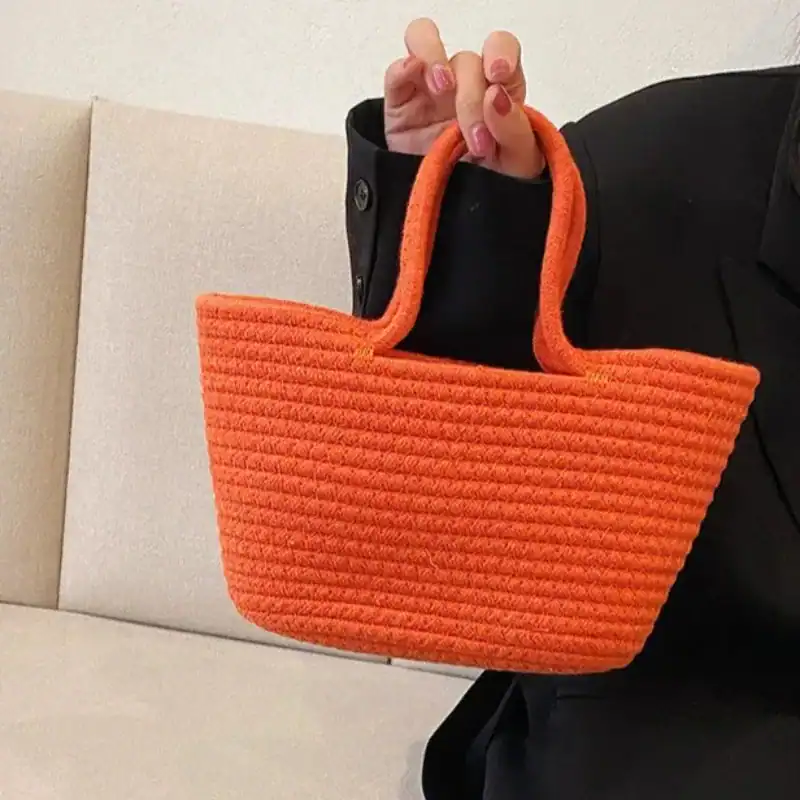 Turkos korgväska i orange, handgjord väska med handtag för sommar och strand.