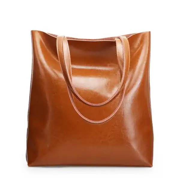 Vinröd tote bag i läder, storlek för daglig användning och shopping.