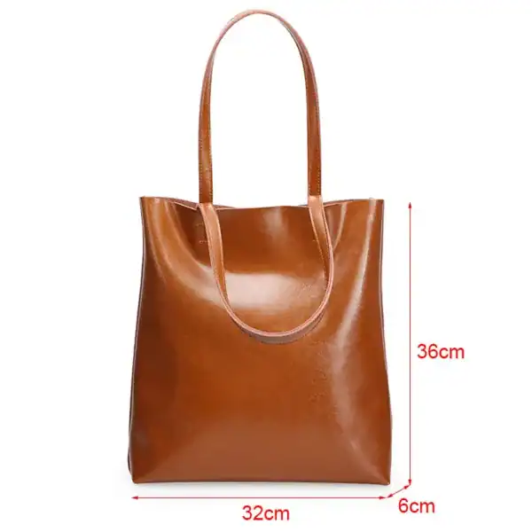 Vinröd tote bag i läder, storlek 36x32x6 cm, axelväska för vardag och shopping.