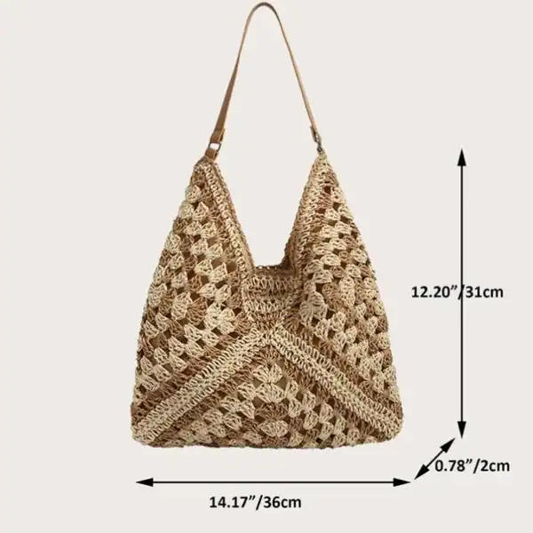 Virkad hobo väska i naturfärgad rör, med mått 36x31 cm.