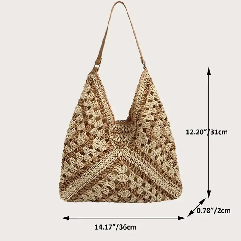 Virkad hobo väska i naturfärgad rör, med mått 36x31 cm.