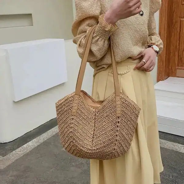 Virkad shoppingväska i naturfärg, stor handväska för sommar och shopping.