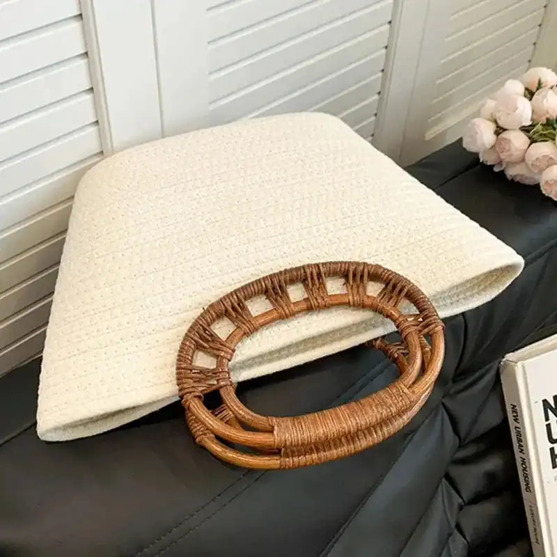 Vit korgväska med träringar, modehandväska, sommarväska, boho style.