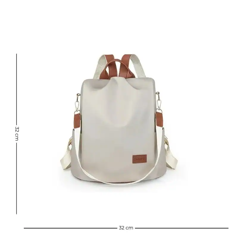 Vit nylon ryggsäck med bruna detaljer, 32 cm hög och bred, ideal för skola och vardag.