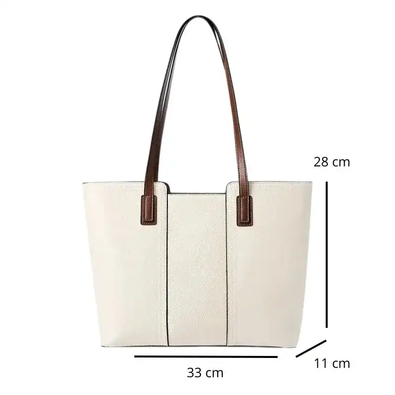 Vit shoppingväska med bruna handtag och mått 33x28x11 cm.